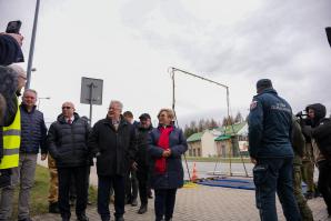 [VIDEO] Briefing prasowy ministra Czesława Siekierskiego na przejściu granicznym w Barwinku