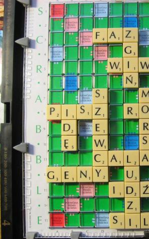 Gra w scrabble rozwija kreatywność i zdolność logicznego myślenia oraz uczy zasad sportowej rywalizacji