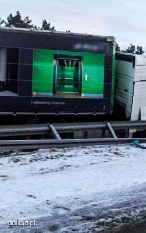 Karambol ciężarówek na krajowej 18