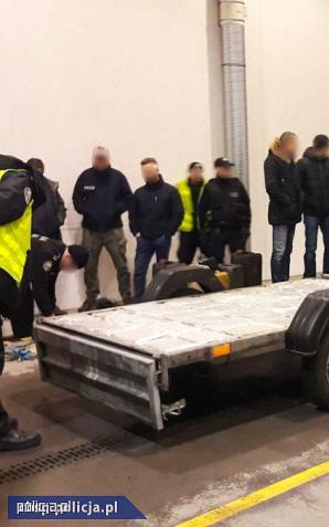 Ojciec z synem przemycali narkotyki! Wpadli na autostradzie