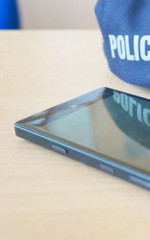 Paser suszył smartfona w... kuchence mikrofalowej