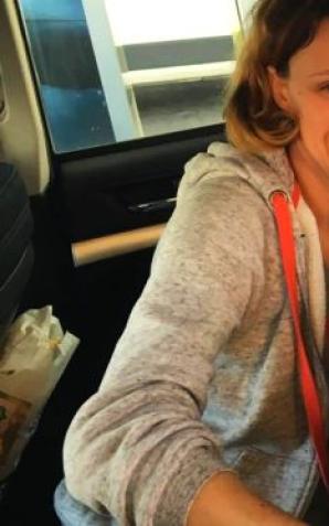 [VIDEO] Ekipa Rutkowskiego pomogła odzyskać wczoraj 2 dzieci ukrywanych w Gdańsku przed matką przez mściwego ojca. Policja, którą ojciec chciał wykorzystać do pomocy, zezwoliła na wyjazd matki i dzieci w asyście radiowozu Rutkowskiego