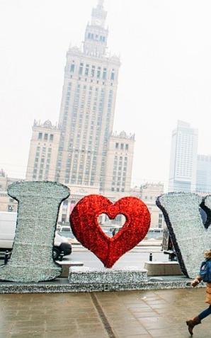 Warszawa: Iluminacja na walentynki gotowa 