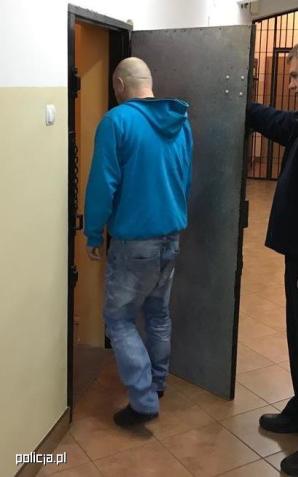 Poszukiwany Europejskim Nakazem Aresztowania wpadł, bo przechodził przez jezdnię w miejscu niedozwolonym