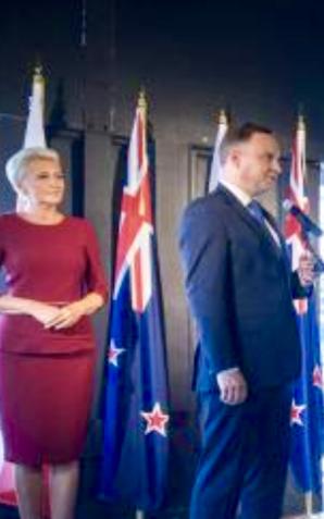 Flaga polska spod Monte Cassino - dar od Polskich Kombatantów w Nowej Zelandii