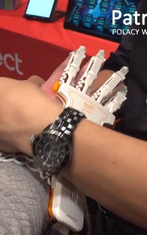 [VIDEO] CES 2020: Co roku 5 milionów osób przechodzi rehabilitację po udarze mózgu. Dzięki wirtualnej i rozszerzonej rzeczywistości terapia jest znacznie szybsza i przynosi lepsze efekty