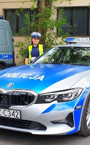 Policjanci pomogli kobiecie, która urodziła dziecko w samochodzie na Wisłostradzie