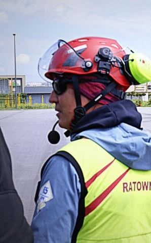 Kolejny dzień ćwiczeń policyjnych konterrorystów oraz goprowców przy użyciu black hawka