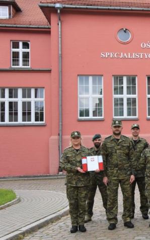 Dwa kontyngenty SG wyjechały na misje. Funkcjonariusze, którzy jadą do Macedonii, wiozą transport pomocy humanitarnej w postaci środków medycznych do walki z COVID-19. 