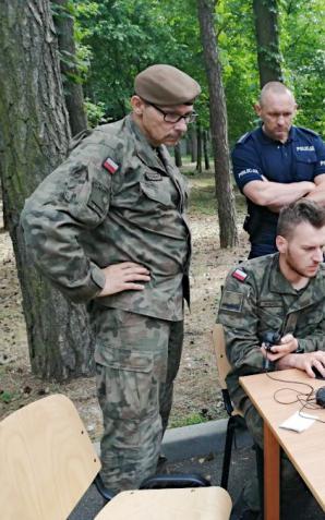 Policyjni instruktorzy szkolili żołnierzy WOT z poszukiwań osób