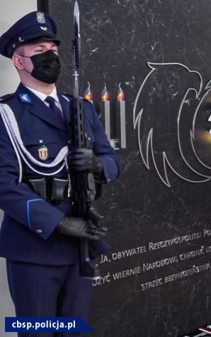 Święto policji w CBŚP – odsłonięcie miejsca pamięci „utracone pióra”