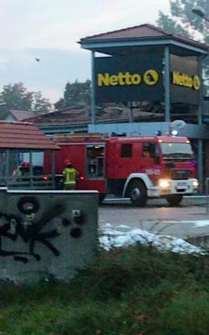 [VIDEO] Pożar marketu NETTO w warszawskiej Radości. Zawalił się dach!