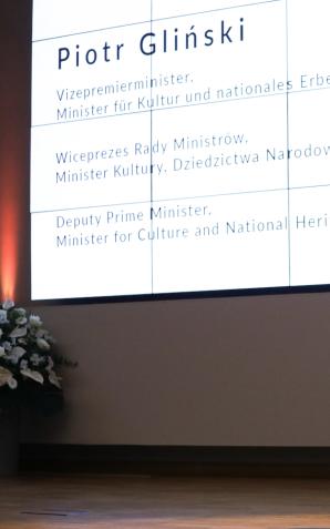 Pamięć o Ofiarach jest naszą powinnością - wicepremier Piotr Gliński podczas otwarcia austriackiej wystawy w Muzeum Auschwitz