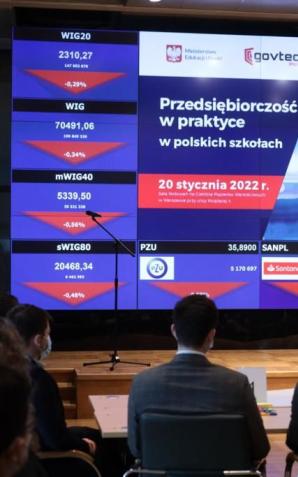 [VIDEO] Przedmiot „Biznes i Zarządzanie” – od września 2023 roku w polskich szkołach. Przedmioty dotyczące zarządzania i biznesu są obecne np. w systemach edukacji Wielkiej Brytanii