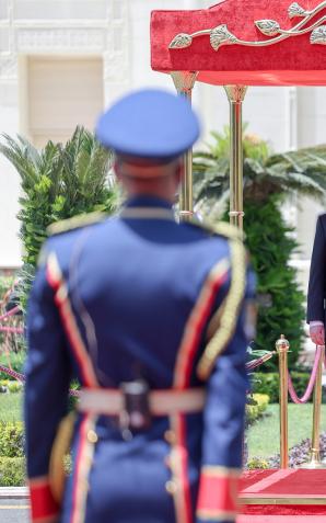[VIDEO] Spotkanie z Prezydentem Egiptu. Prezydenckie rozmowy dotyczyły też rosyjskiej agresji na Ukrainę i sposobów zakończenia tej wojny. 