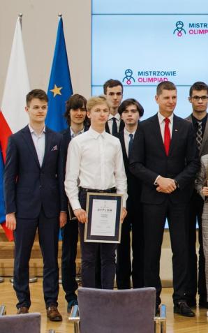 [VIDEO] Premier pogratulował laureatom olimpiad międzynarodowych: dziękuję za Wasz trud nauki