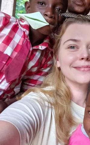  Pomagam w szkole w Ghanie