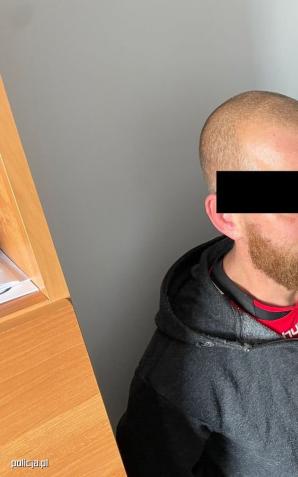 Młotkiem po głowie i nożem po gardle za plecak