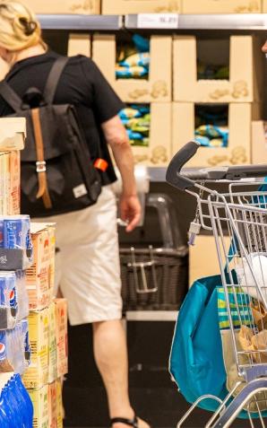 Drożyzna w sklepach nie odpuszcza. Eksperci: W połowie przyszłego roku Polaków czeka prawdziwy szok cenowy