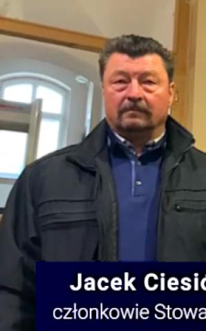 [VIDEO] Ogromny sukces Krzysztofa Rutkowskiego! Nagłośniona przez niego sprawa bezprawnie budowanych wiatraków została wczoraj uznana za słuszną przez Sąd Rejonowy w Ostrowie Wielkopolskim! Nakazał on prokuraturze dalsze prowadzenie postępowań!
