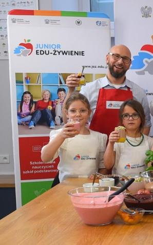 [VIDEO] JEŻ nauczy jeść