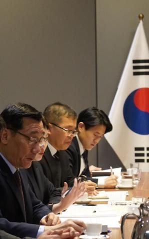 Spotkanie wiceministra Marcina Horały z wiceministrem Ziemi, Infrastruktury i Transportu Republiki Korei Eo Myeong-so