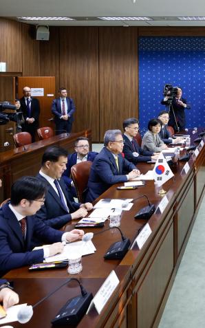 Minister Zbigniew Rau z wizytą w Republice Korei