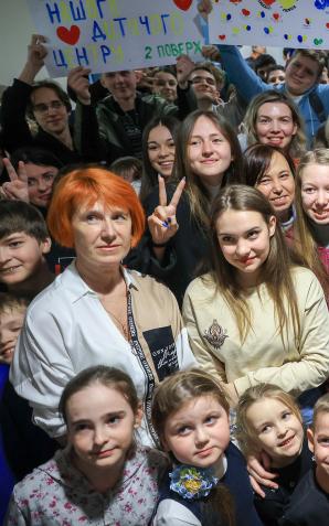 Pierwsze Damy Polski i Ukrainy odwiedziły Centrum Pomocy Migrantom i Uchodźcom w Warszawie