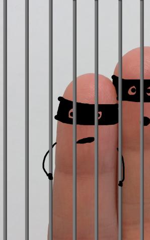 Nie udało się ukraść kobietom torebek, to ukradli 120 bułek