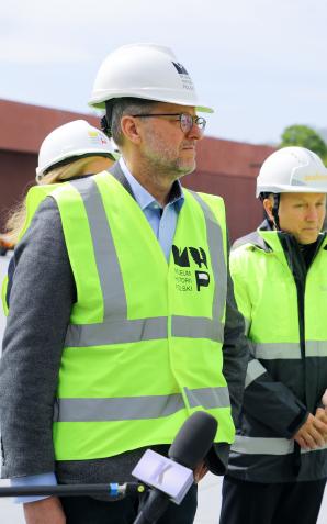 Wizyta wicepremiera Piotra Glińskiego na budowie Muzeum Historii Polski