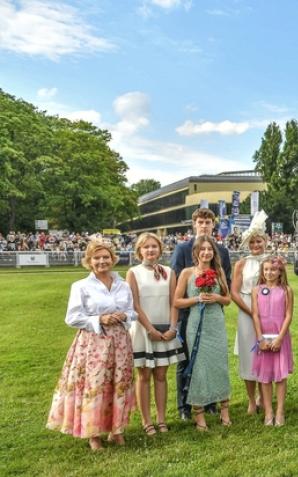 Gala Derby 2023 na Torze Służewiec - rywalizacja na torze i emocje na trybunach