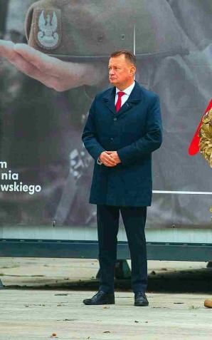  [VIDEO] Szef MON spotkał się w Warszawie z żołnierzami 18. Stołecznej Brygady Obrony Terytorialnej, powracającymi ze służby na granicy Polski z Białorusią