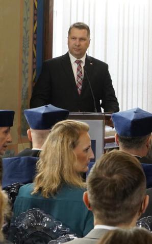 [VIDEO] Minister Edukacji i Nauki Przemysław Czarnek uczestniczył w pierwszej inauguracji roku akademickiego 2023/2024 w Szkole Głównej Mikołaja Kopernika w Warszawie