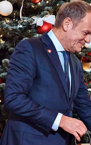 [VIDEO] Premier Donald Tusk przyjął od harcerzy Betlejemskie Światło Pokoju