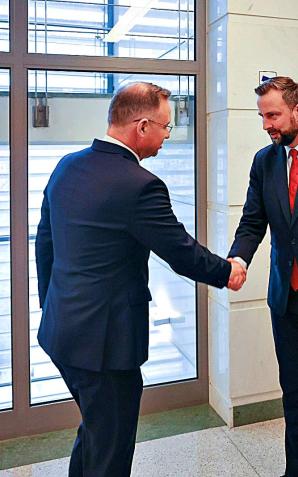 [VIDEO] W Biurze Bezpieczeństwa Narodowego odbyło się spotkanie Prezydenta Andrzeja Dudy z Wicepremierem, Szefem MON Władysławem Kosiniakiem–Kamyszem