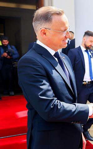 [VIDEO] O bezpieczeństwie, energetyce i inwestycjach prezydenci Polski i Słowacji w Warszawie