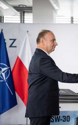 Agencja Uzbrojenia podpisała umowę na dostawy seryjne kołowych transporterów opancerzonych ROSOMAK z ZSSW-30