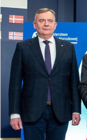 [VIDEO] Polska armia tankuje przyszłość – największy kontrakt logistyczny od lat na 320 wojskowych cystern za miliard złotych!