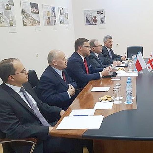 O NATO i Unii Europejskiej oraz Rosji w Tbilisi i Churwaleti w regionie Cchinwali - Osetia Południowa