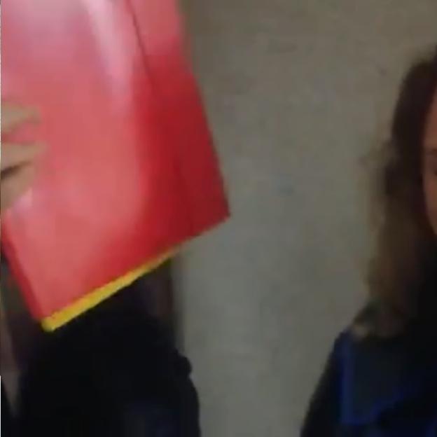 [VIDEO] Czy Mec. Katarzyna Lipska będzie teraz namawiać do nieprzestrzegania prawa? Mec. Anna Grzesiowska nie pojawiła się dziś na rozprawie. A siostrę ojca-tyrana przetrzymującego dziecko, Alicję W. matka dziecka podaje o ściganie za fałszywe zeznania!