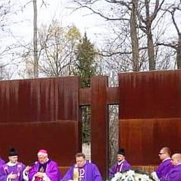 Uroczystości Wszystkich Świętych i Dzień Zaduszny na polskich cmentarzach na Ukrainie