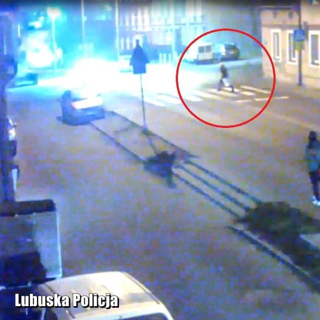 [VIDEO] Przerażające potrącenie kobiety na przejściu dla pieszych. Policjanci apelują o szczególną ostrożność