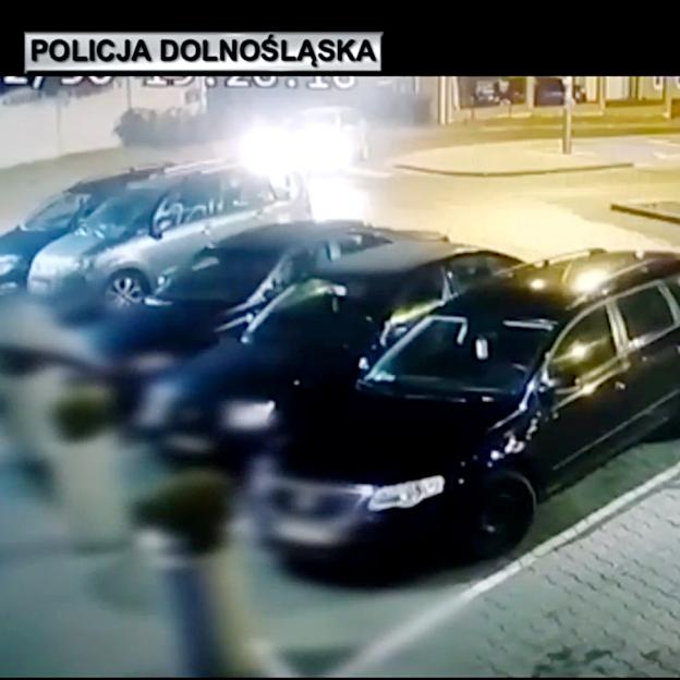 [VIDEO] Areszt dla złodzieja samochodu zatrzymanego po pościgu. Kradzież zarejestrowały kamery monitoringu