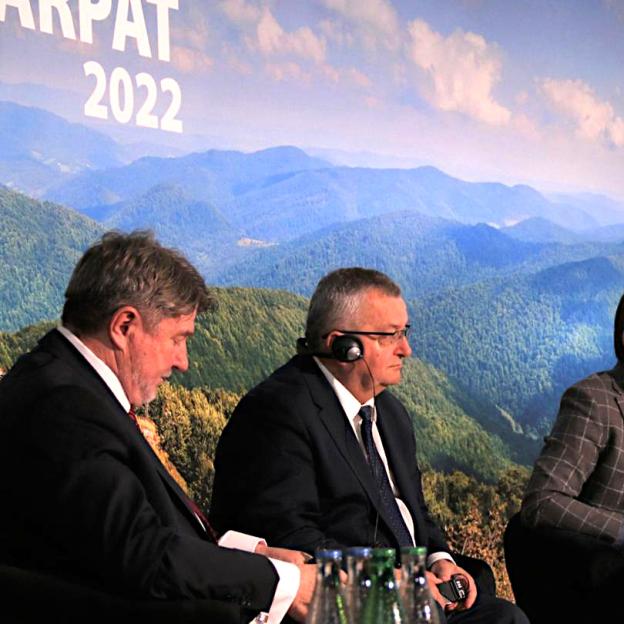 XXXIII konferencja Europa Karpat po raz kolejny zgromadziła polityków, naukowców i samorządowców z krajów regionu karpackiego: Polski, Ukrainy, Słowacji, Czech, Litwy, Węgier, Rumunii, Mołdawii, a także przedstawicieli Wielkiej Brytanii oraz USA