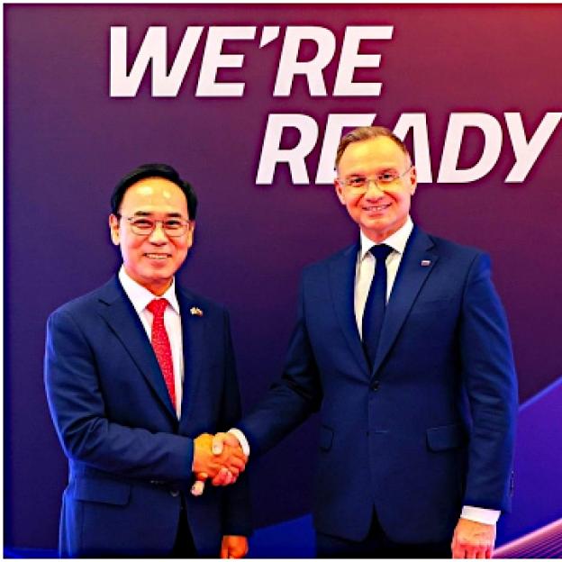 [VIDEO] Changwon. Wizyta Prezydenta RP w koreańskich zakładach zbrojeniowych