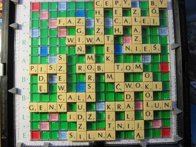 Gra w scrabble rozwija kreatywność i zdolność logicznego myślenia oraz uczy zasad sportowej rywalizacji
