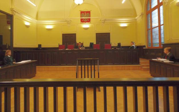 Sąd w Kłodzku i policja sprawdzą prawdziwość zeznań funkcjonariuszy. Dlaczego składają tak sprzeczne zeznania?