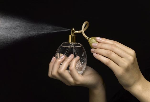 Sztuka perfumowania ciała znana była już w starożytności. Początkowo służyła celom religijnym