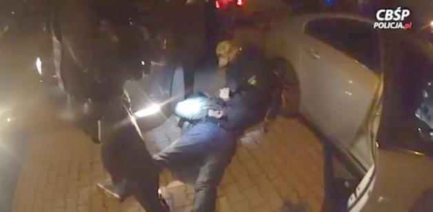 [VIDEO]: Policjanci CBŚP rozbili grupę zarabiającą na prostytucji i handlującą narkotykami
