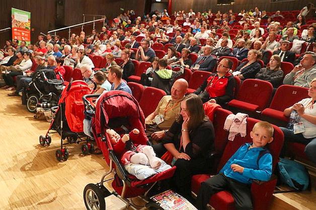 Nysa: Odbył się 3- dniowy, V Zjazd Dużych Rodzin, który zgromadził beneficjentów korzyści wynikających z posiadania więcej niż dwójki dzieci. Na zjeździe obecna była Minister Elżbieta Rafalska